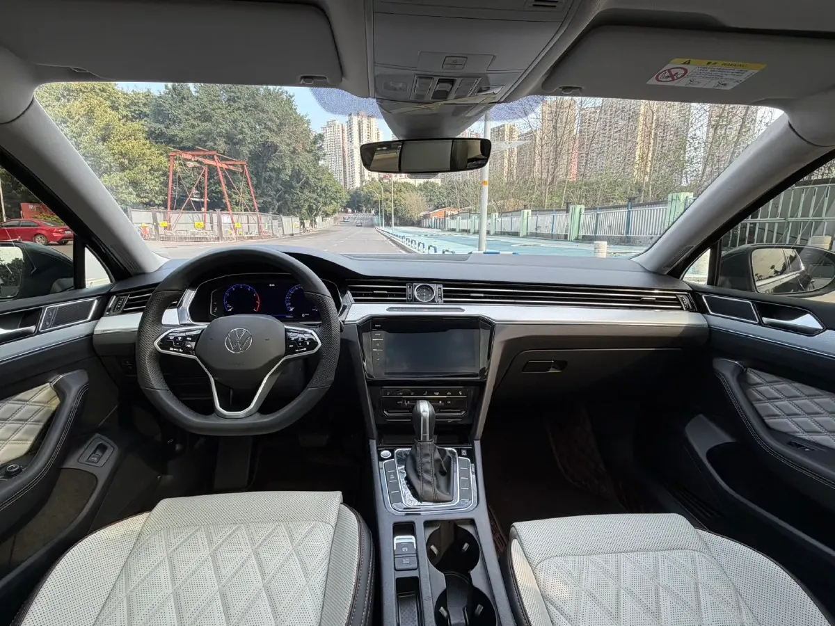 2025 Volkswagen Magotan 2.0T 186HP L4 7DCT,autocango,china used car exporter,china ev exporter,chinese used car exporter,chinese used ev exporter