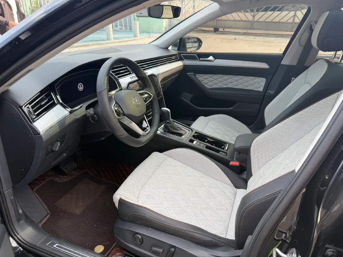 2025 Volkswagen Magotan 2.0T 186HP L4 7DCT,autocango,china used car exporter,china ev exporter,chinese used car exporter,chinese used ev exporter