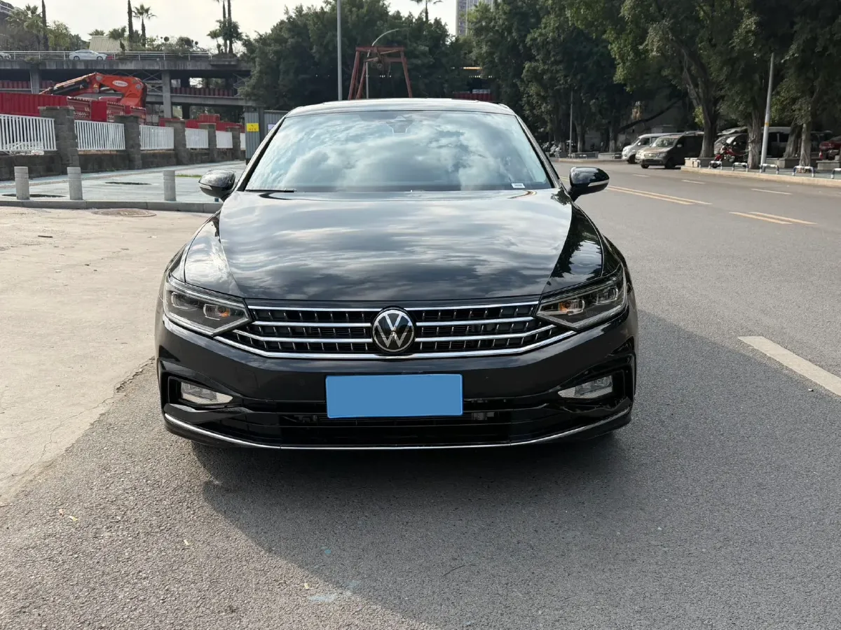 2025 Volkswagen Magotan 2.0T 186HP L4 7DCT,autocango,china used car exporter,china ev exporter,chinese used car exporter,chinese used ev exporter