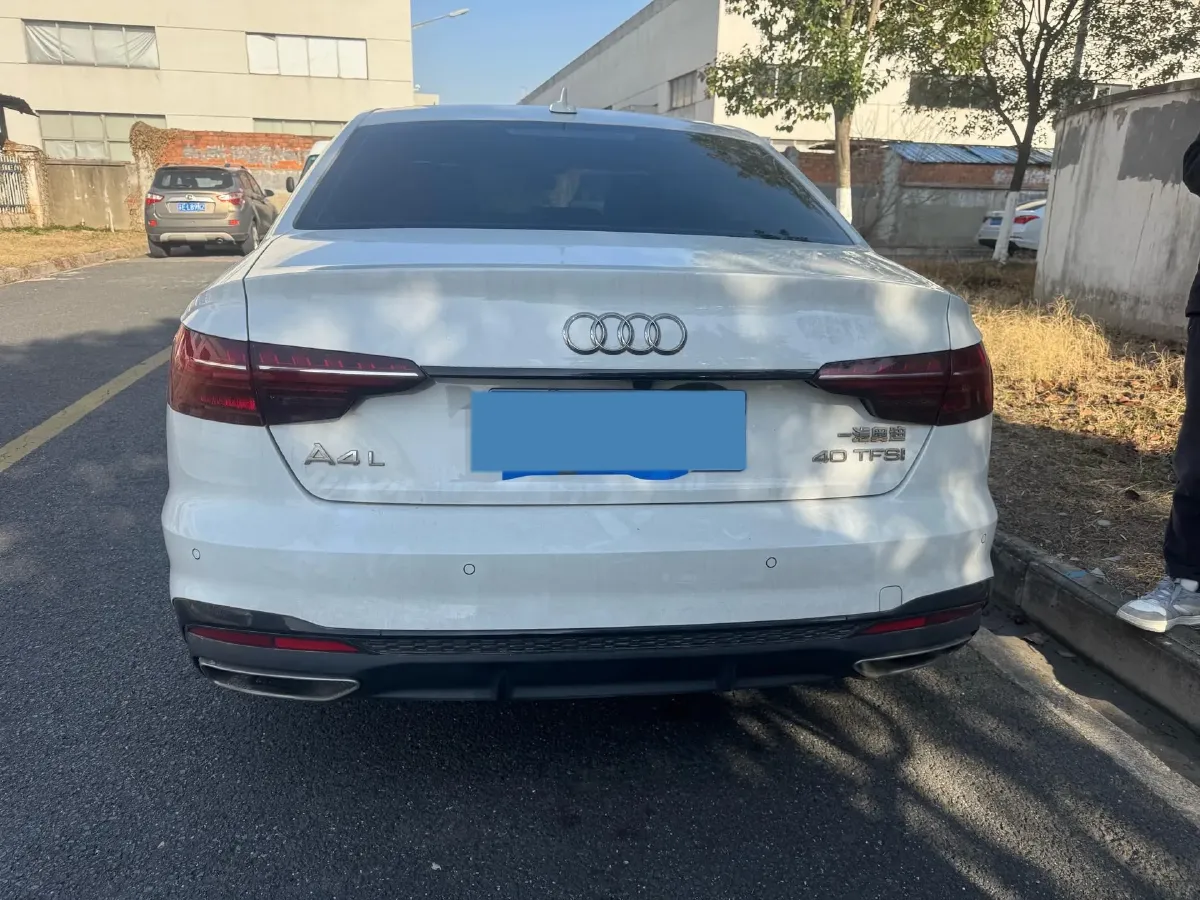 2022 Audi A4L 2.0T 190HP L4 7DCT,autocango,china used car exporter,china ev exporter,chinese used car exporter,chinese used ev exporter