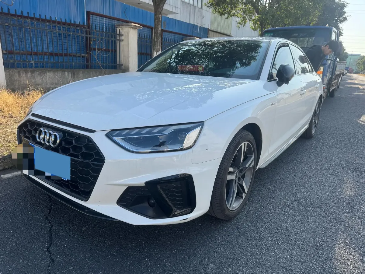2022 Audi A4L 2.0T 190HP L4 7DCT,autocango,china used car exporter,china ev exporter,chinese used car exporter,chinese used ev exporter
