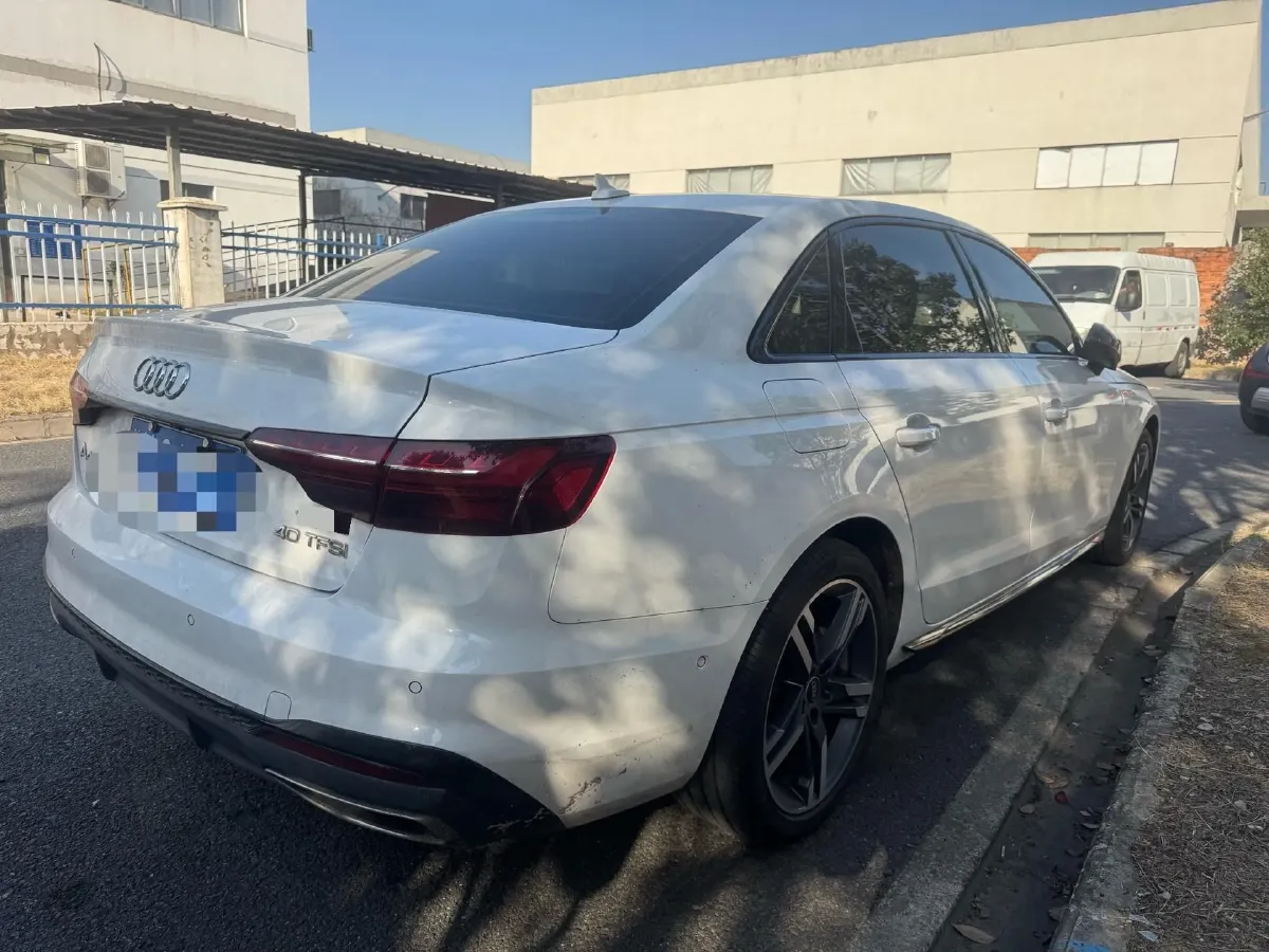2022 Audi A4L 2.0T 190HP L4 7DCT,autocango,china used car exporter,china ev exporter,chinese used car exporter,chinese used ev exporter