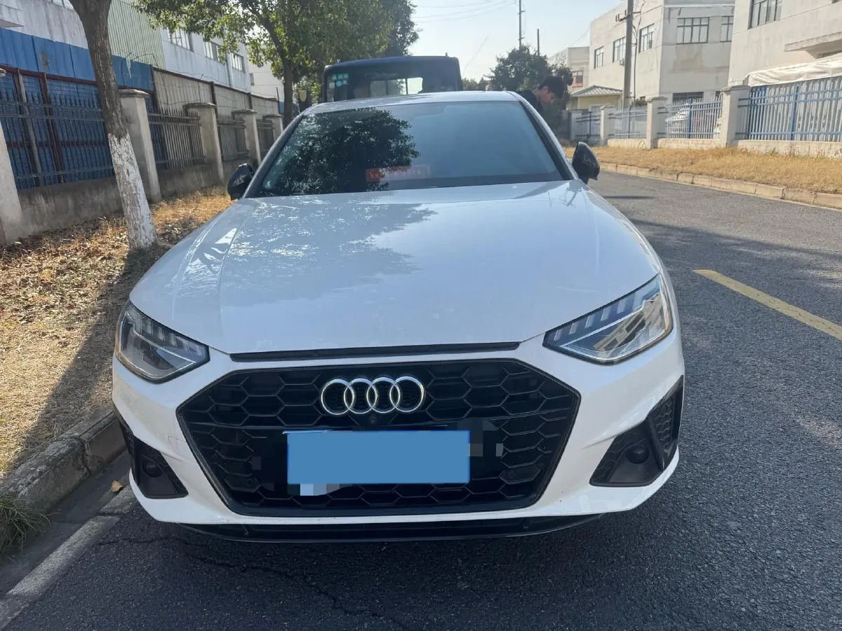 2022 Audi A4L 2.0T 190HP L4 7DCT,autocango,china used car exporter,china ev exporter,chinese used car exporter,chinese used ev exporter