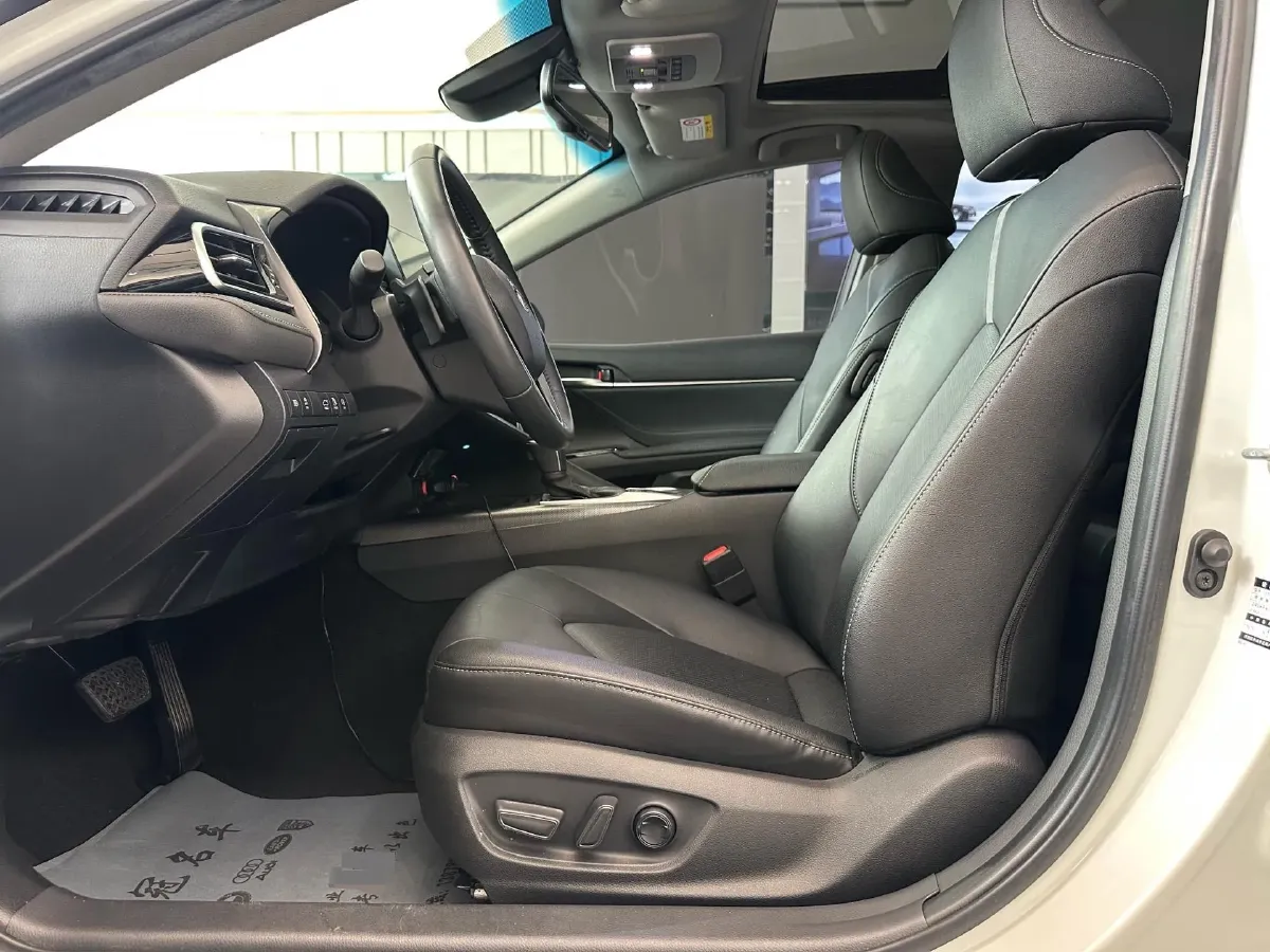 2021 Toyota Camry 2.5L 209HP L4 8AT,autocango,china used car exporter,china ev exporter,chinese used car exporter,chinese used ev exporter