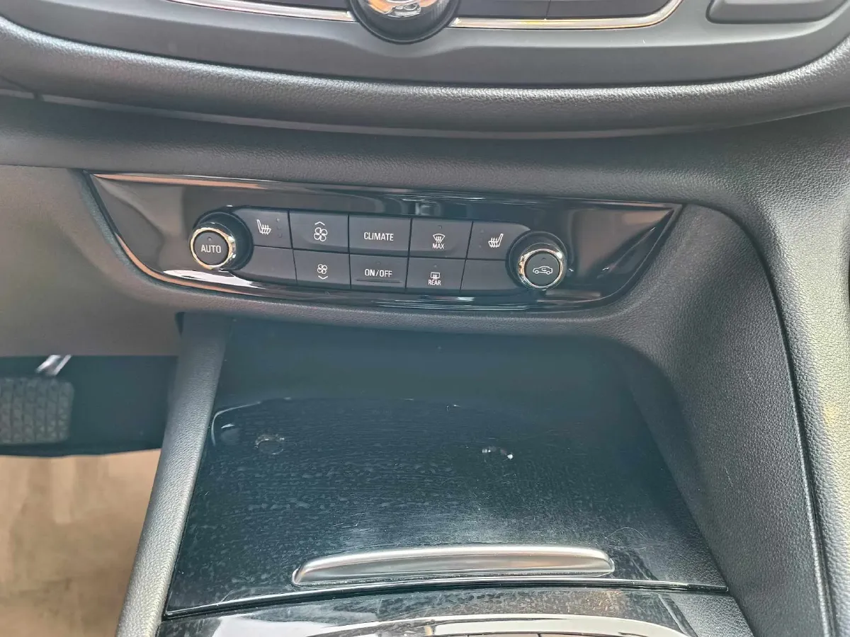 2022 Buick Regal 2.0T 237HP L4 9AT,autocango,china used car exporter,china ev exporter,chinese used car exporter,chinese used ev exporter