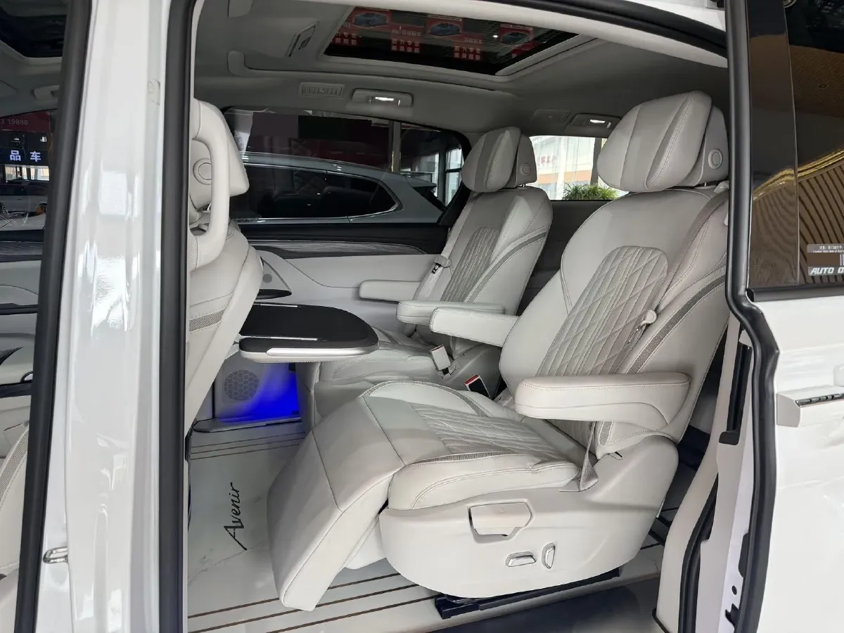 2023 Buick GL8 2.0T 237HP L4 9AT,autocango,china used car exporter,china ev exporter,chinese used car exporter,chinese used ev exporter