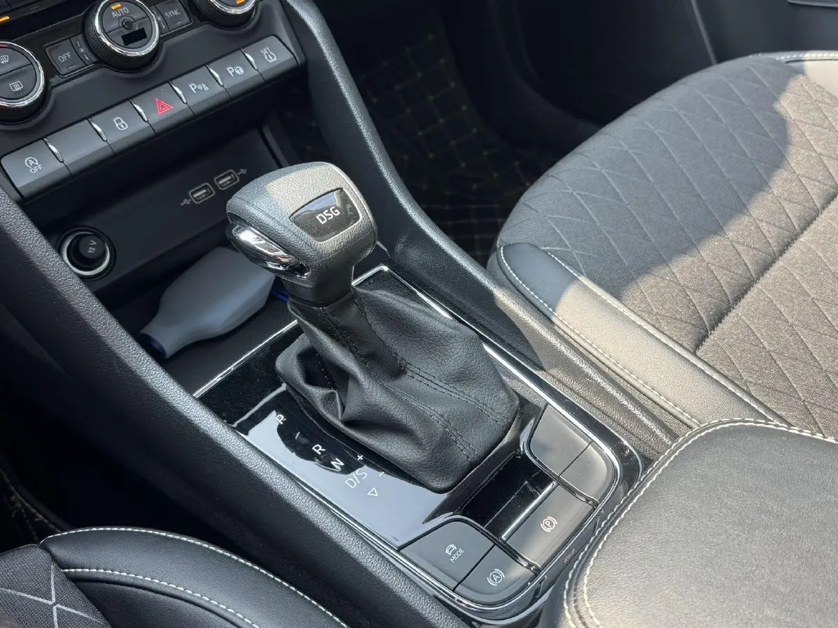 2021 Skoda Karoq 1.4T 150HP L4 7DCT,autocango,china used car exporter,china ev exporter,chinese used car exporter,chinese used ev exporter