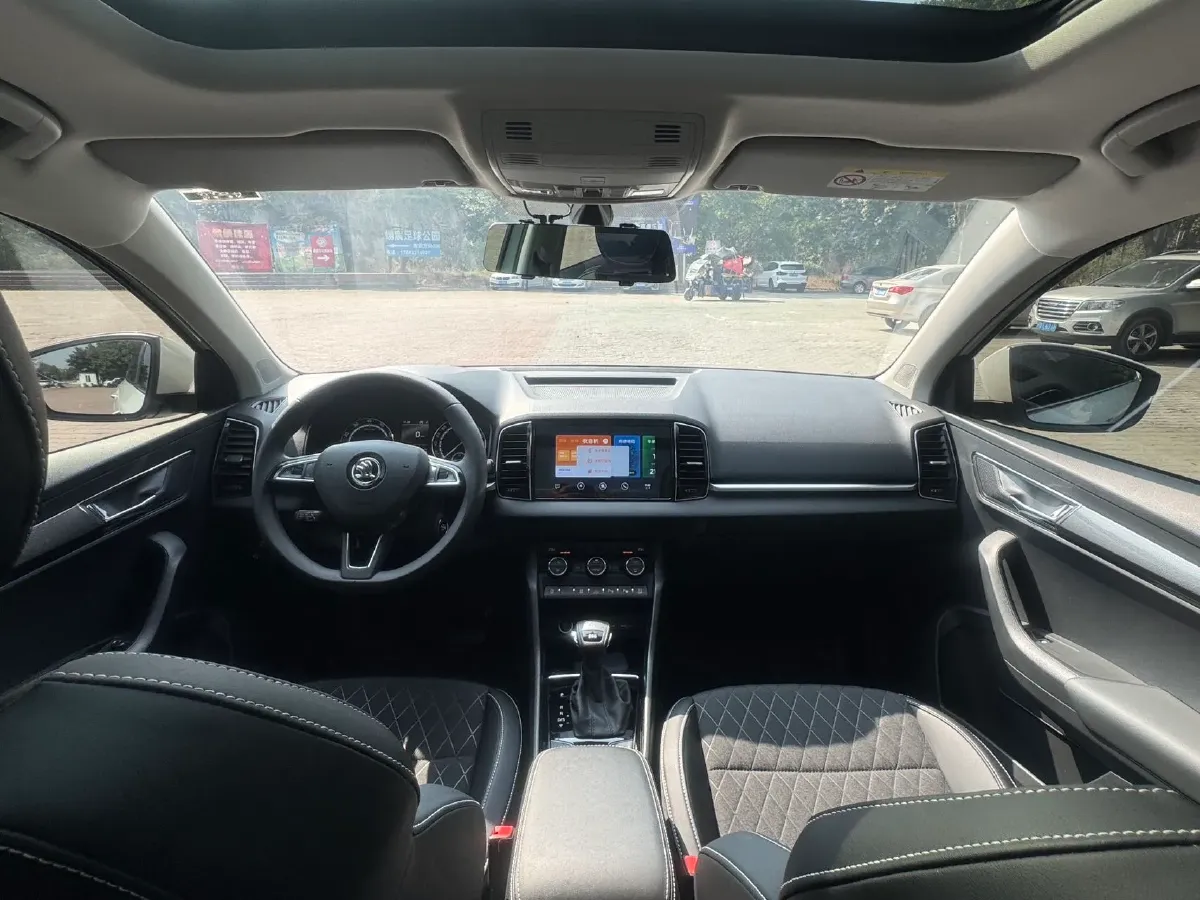 2021 Skoda Karoq 1.4T 150HP L4 7DCT,autocango,china used car exporter,china ev exporter,chinese used car exporter,chinese used ev exporter