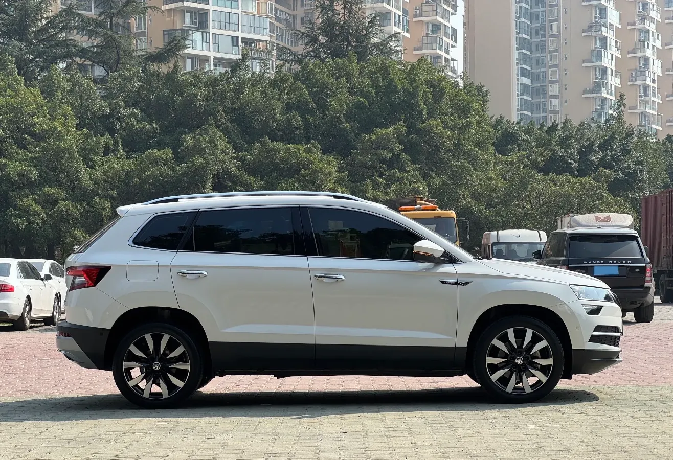 2021 Skoda Karoq 1.4T 150HP L4 7DCT,autocango,china used car exporter,china ev exporter,chinese used car exporter,chinese used ev exporter