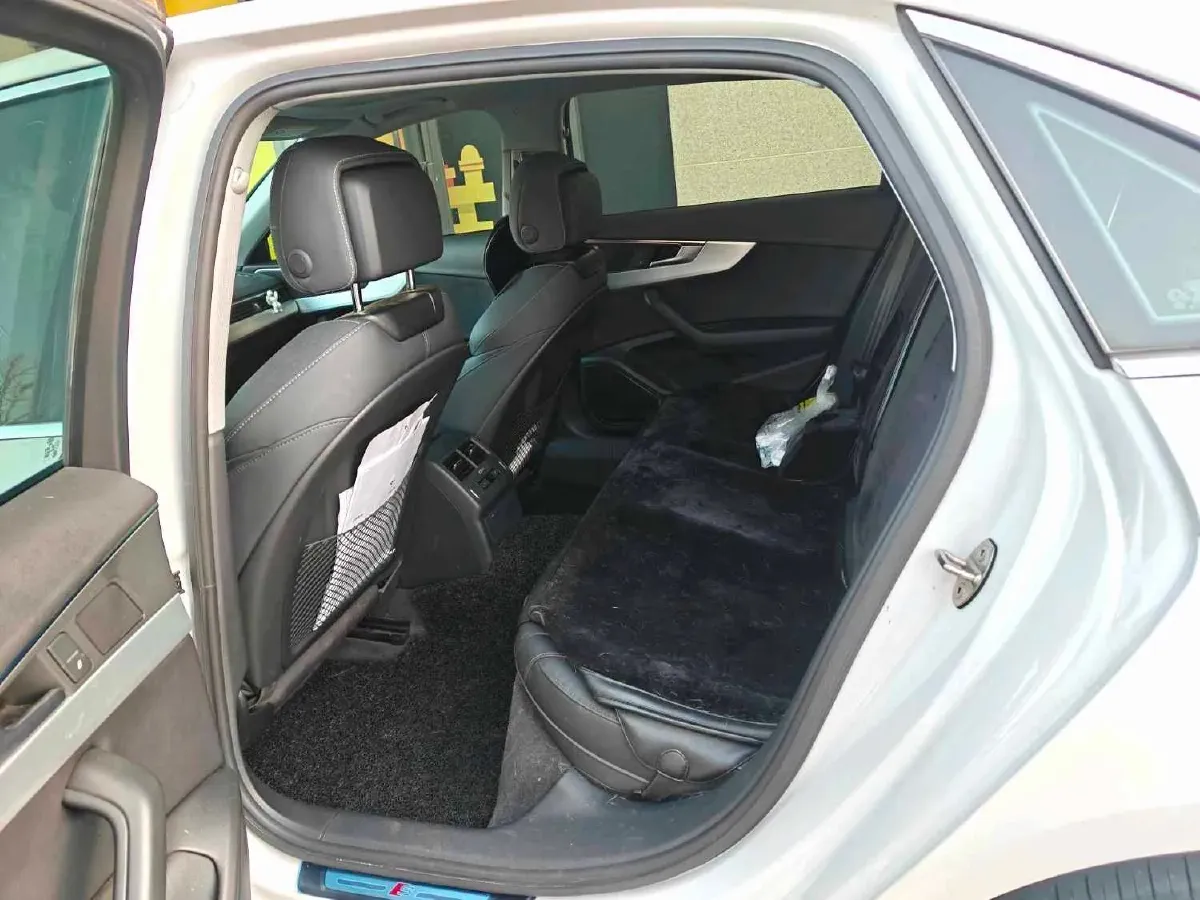 2020 Audi A4L 2.0T 190HP L4 7DCT,autocango,china used car exporter,china ev exporter,chinese used car exporter,chinese used ev exporter