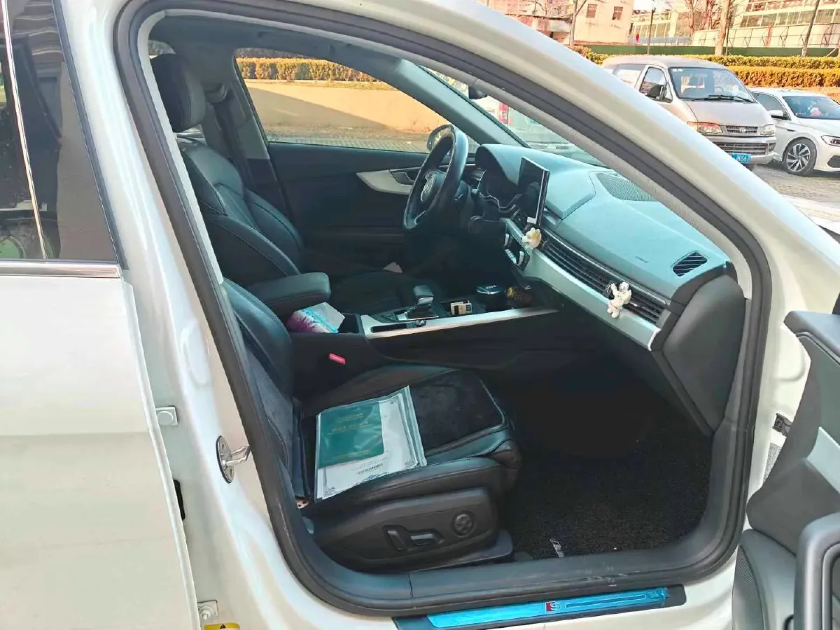 2020 Audi A4L 2.0T 190HP L4 7DCT,autocango,china used car exporter,china ev exporter,chinese used car exporter,chinese used ev exporter