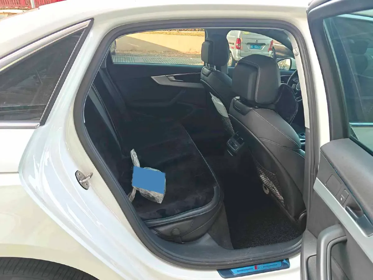 2020 Audi A4L 2.0T 190HP L4 7DCT,autocango,china used car exporter,china ev exporter,chinese used car exporter,chinese used ev exporter