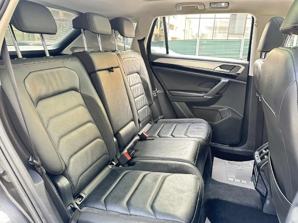 2019 Jeep Cherokee 2.0T 234HP L4 9AT,autocango,china used car exporter,china ev exporter,chinese used car exporter,chinese used ev exporter