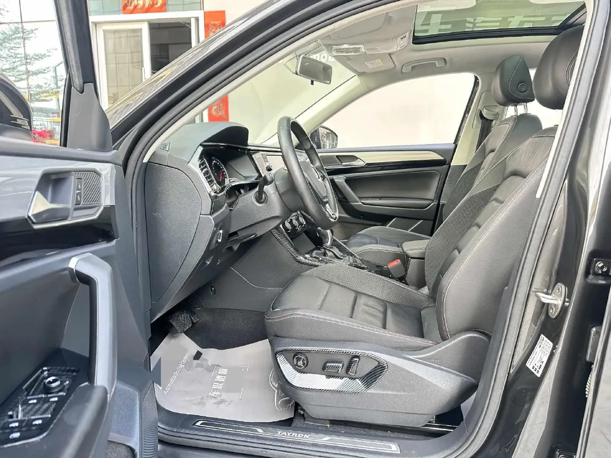 2019 Jeep Cherokee 2.0T 234HP L4 9AT,autocango,china used car exporter,china ev exporter,chinese used car exporter,chinese used ev exporter