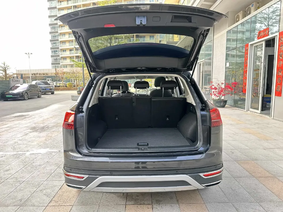 2019 Jeep Cherokee 2.0T 234HP L4 9AT,autocango,china used car exporter,china ev exporter,chinese used car exporter,chinese used ev exporter