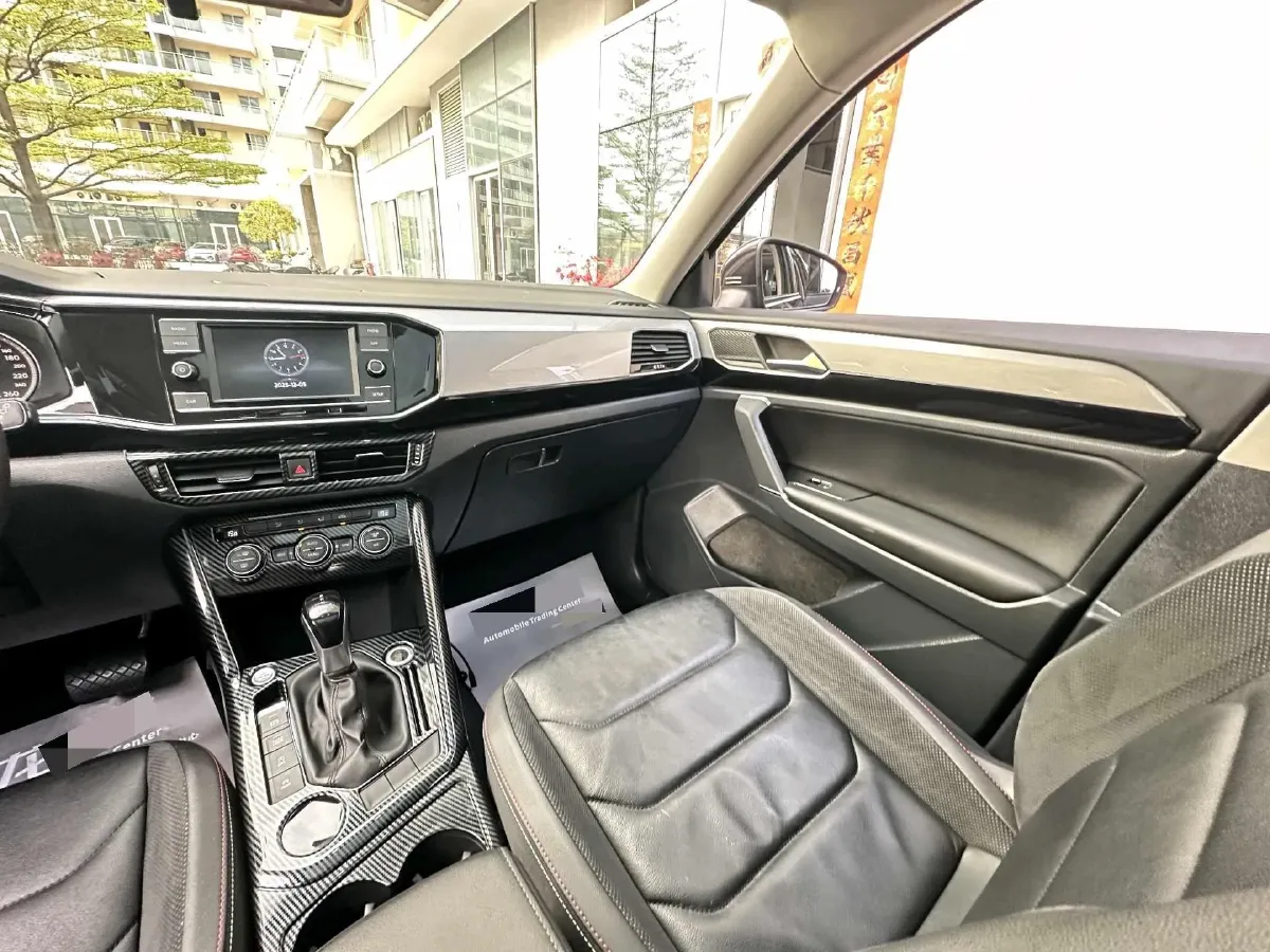 2019 Jeep Cherokee 2.0T 234HP L4 9AT,autocango,china used car exporter,china ev exporter,chinese used car exporter,chinese used ev exporter