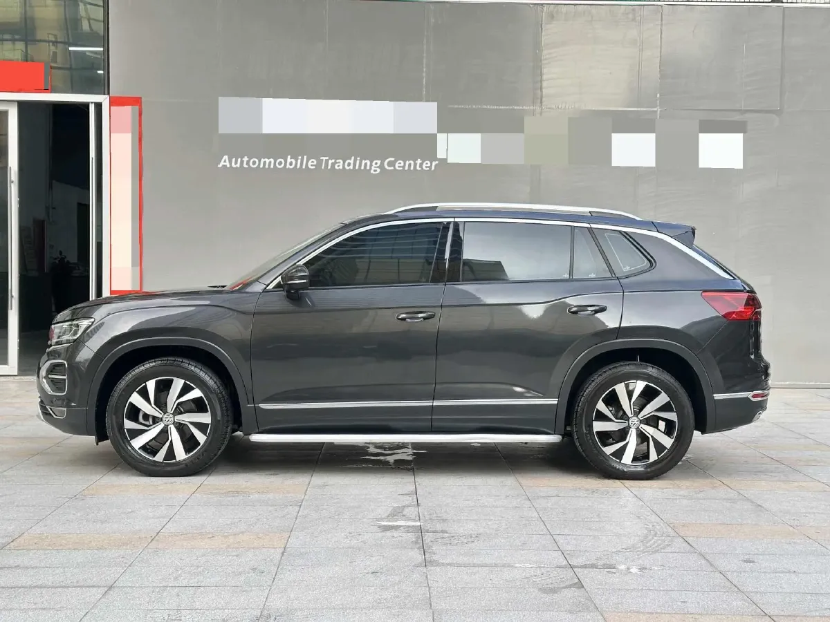 2019 Jeep Cherokee 2.0T 234HP L4 9AT,autocango,china used car exporter,china ev exporter,chinese used car exporter,chinese used ev exporter