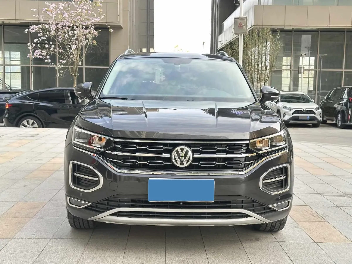 2019 Jeep Cherokee 2.0T 234HP L4 9AT,autocango,china used car exporter,china ev exporter,chinese used car exporter,chinese used ev exporter