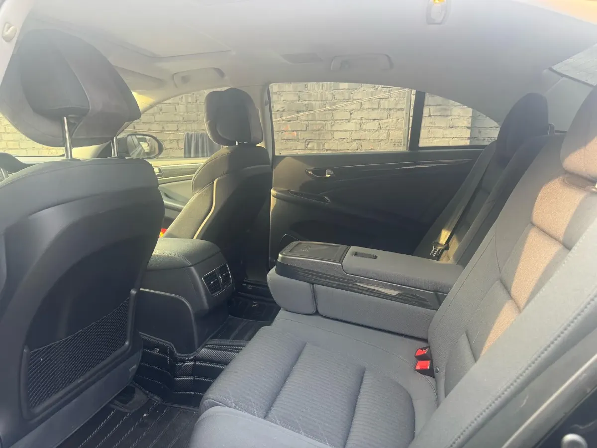 2019 HongQi H7 1.8T 188HP L4 6AT,autocango,china used car exporter,china ev exporter,chinese used car exporter,chinese used ev exporter