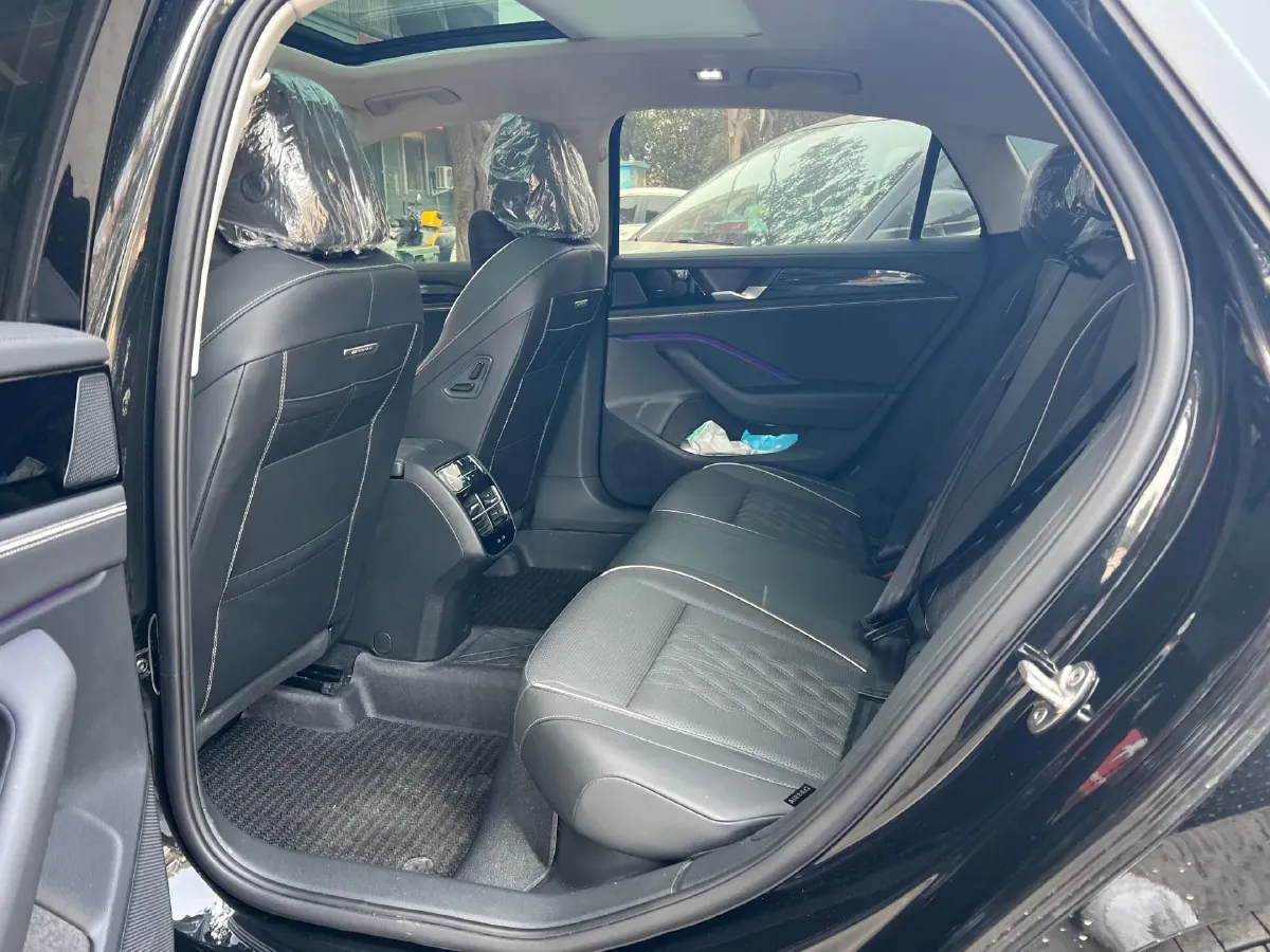 2024 Volkswagen Magotan 2.0T 220HP L4 7DCT,autocango,china used car exporter,china ev exporter,chinese used car exporter,chinese used ev exporter