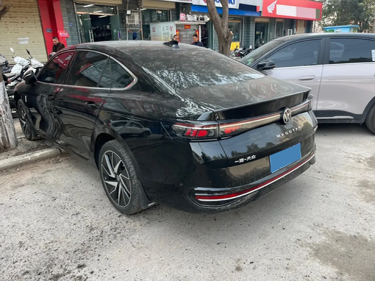 2024 Volkswagen Magotan 2.0T 220HP L4 7DCT,autocango,china used car exporter,china ev exporter,chinese used car exporter,chinese used ev exporter