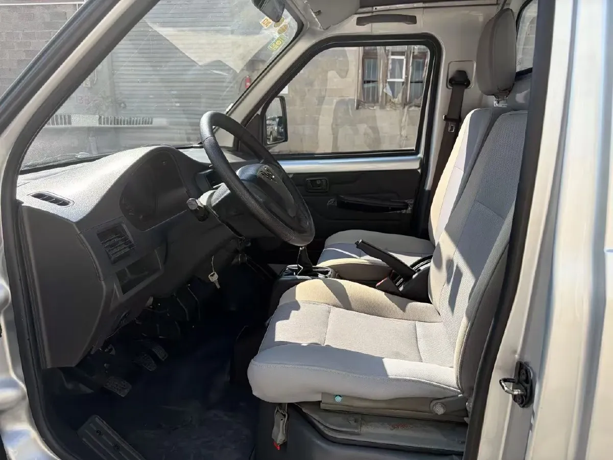 2019 WuLing RongGuang Mini Truck 1.5L 107HP L4 5MT,autocango,china used car exporter,china ev exporter,chinese used car exporter,chinese used ev exporter