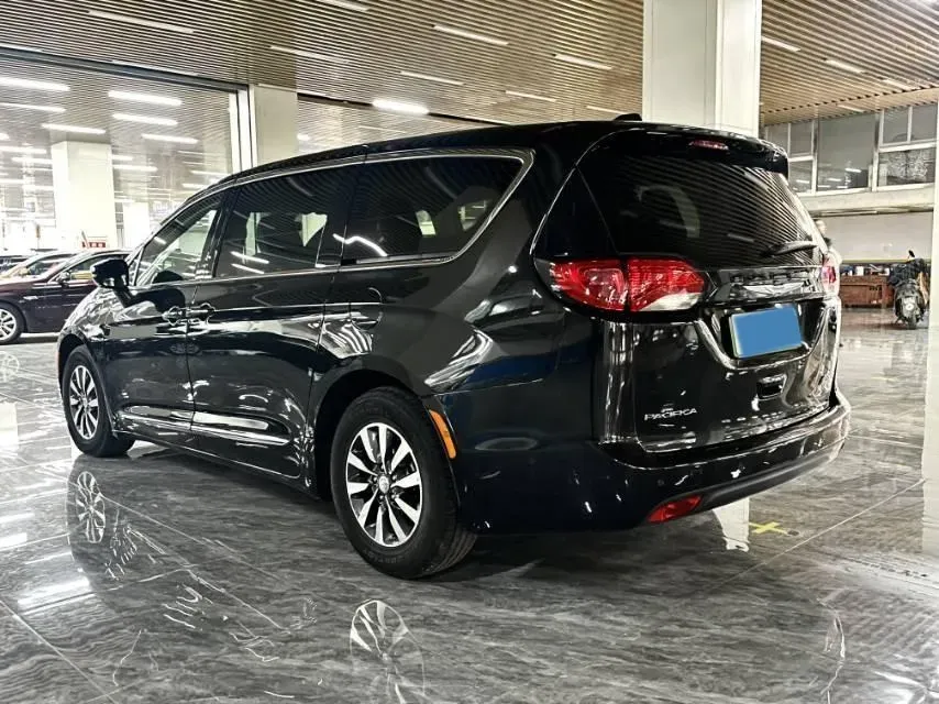 2019 Chrysler Pacifica 3.6L 245HP V6 E-CVT PHEV 16KWH,autocango,china used car exporter,china ev exporter,chinese used car exporter,chinese used ev exporter