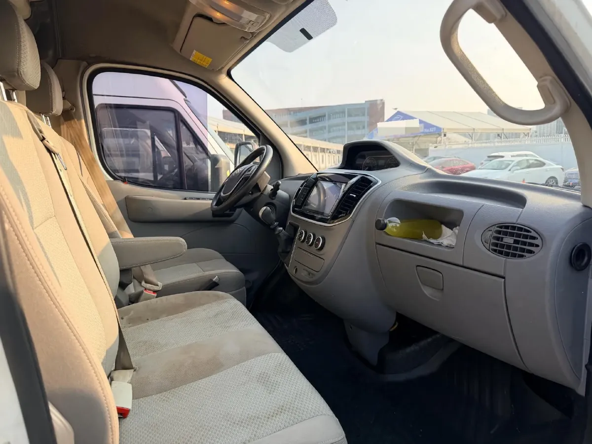 2021 MAXUS XinTu V80 2.0T 127HP L4 6MT,autocango,china used car exporter,china ev exporter,chinese used car exporter,chinese used ev exporter