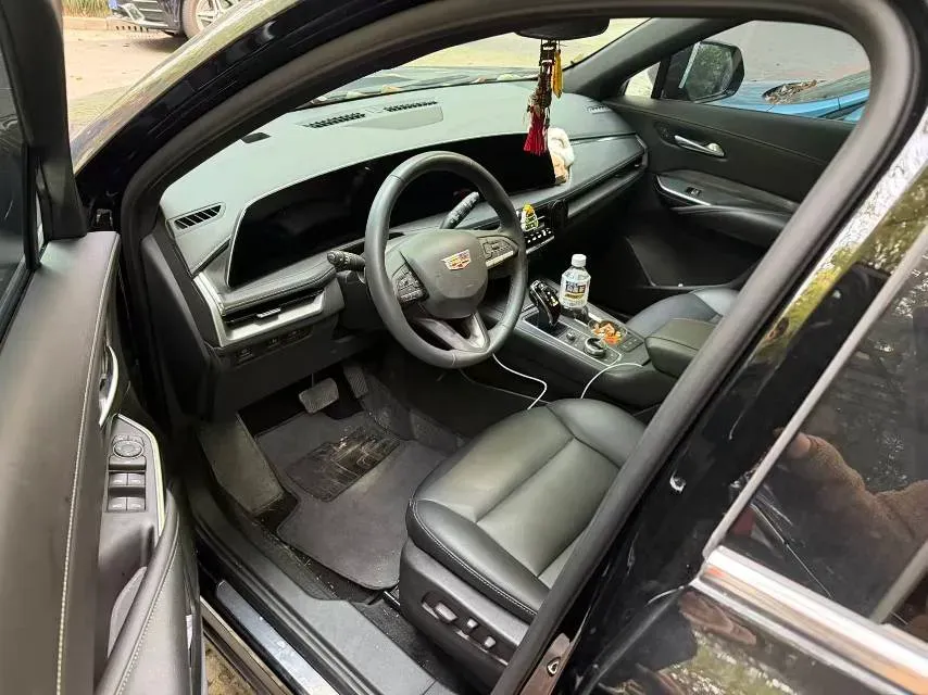 2024 Cadillac XT4 2.0T 237HP L4 9AT,autocango,china used car exporter,china ev exporter,chinese used car exporter,chinese used ev exporter