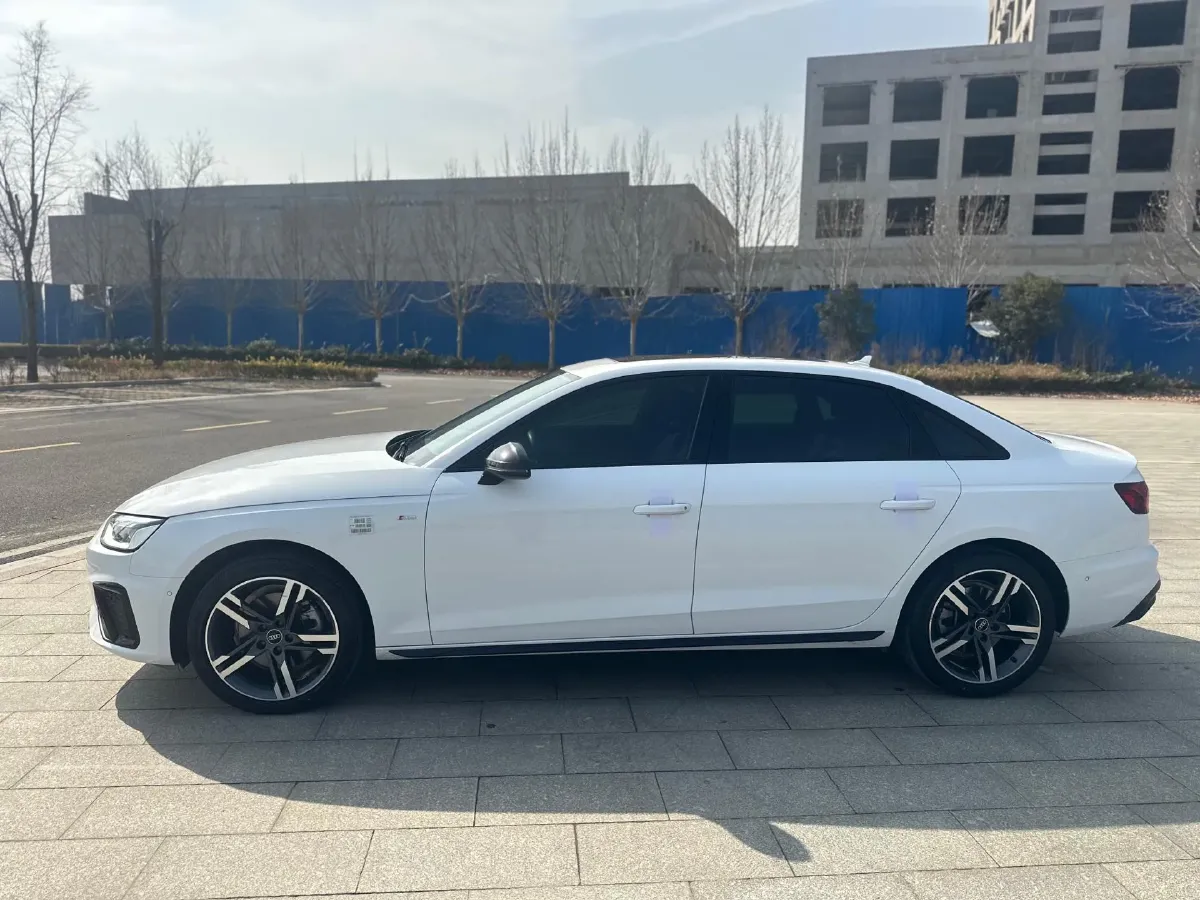 2022 Audi A4L 2.0T 190HP L4 7DCT,autocango,china used car exporter,china ev exporter,chinese used car exporter,chinese used ev exporter