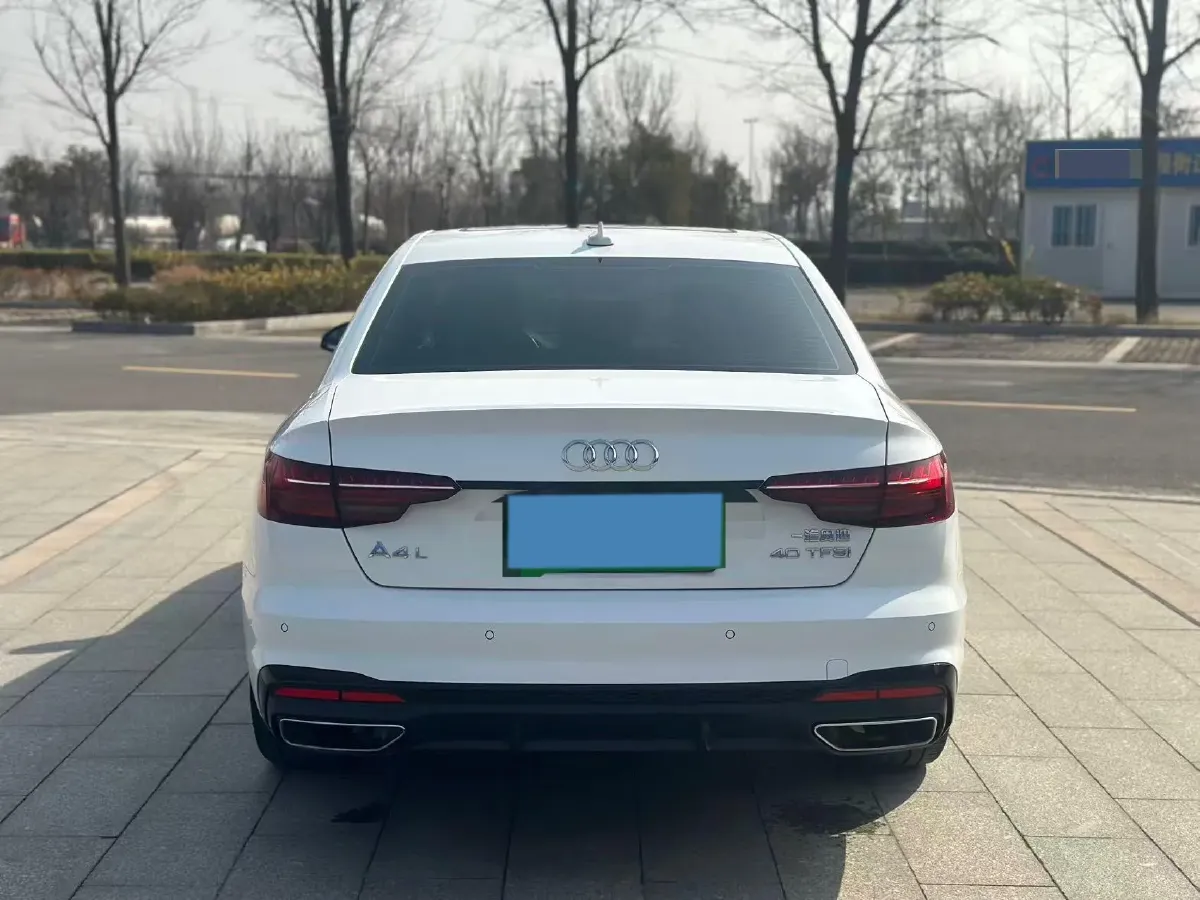 2022 Audi A4L 2.0T 190HP L4 7DCT,autocango,china used car exporter,china ev exporter,chinese used car exporter,chinese used ev exporter