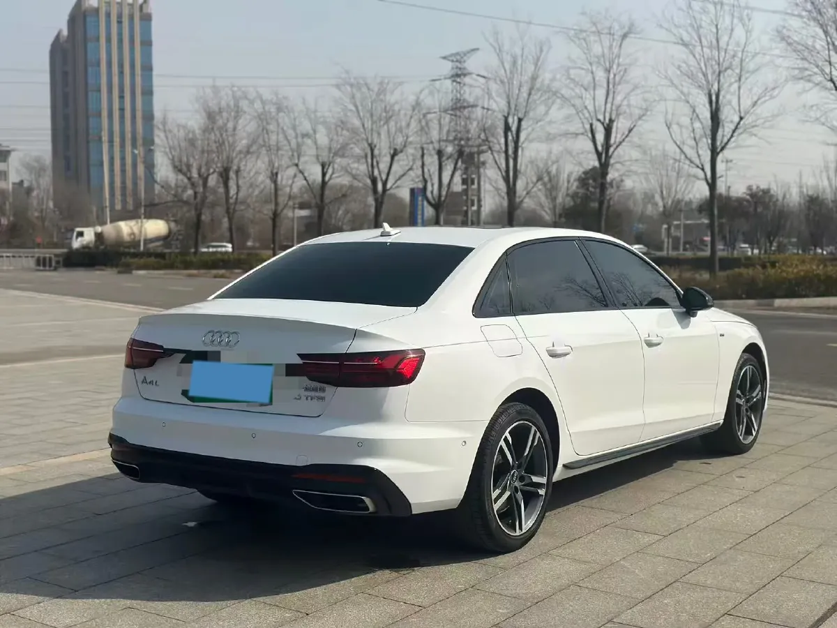2022 Audi A4L 2.0T 190HP L4 7DCT,autocango,china used car exporter,china ev exporter,chinese used car exporter,chinese used ev exporter