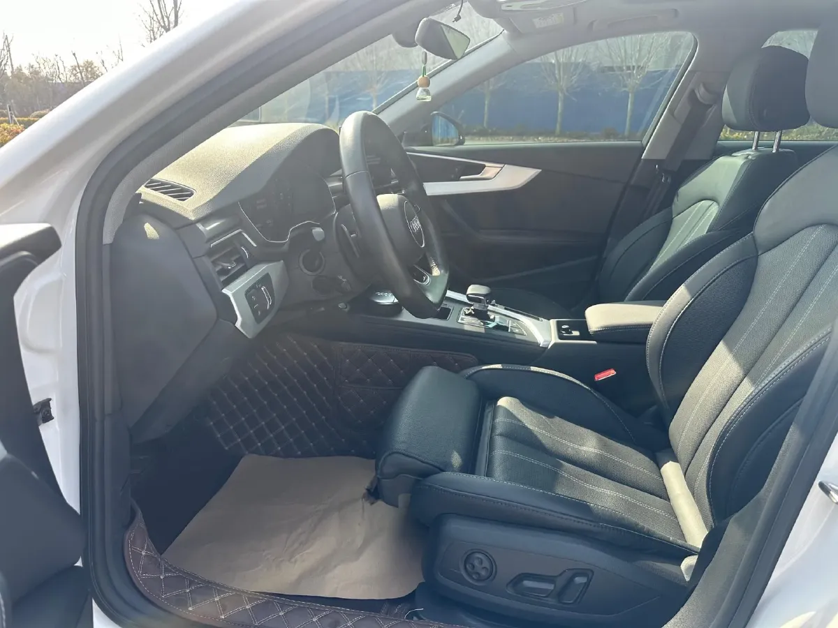 2022 Audi A4L 2.0T 190HP L4 7DCT,autocango,china used car exporter,china ev exporter,chinese used car exporter,chinese used ev exporter