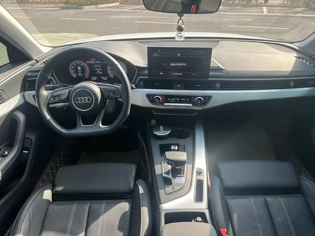 2022 Audi A4L 2.0T 190HP L4 7DCT,autocango,china used car exporter,china ev exporter,chinese used car exporter,chinese used ev exporter