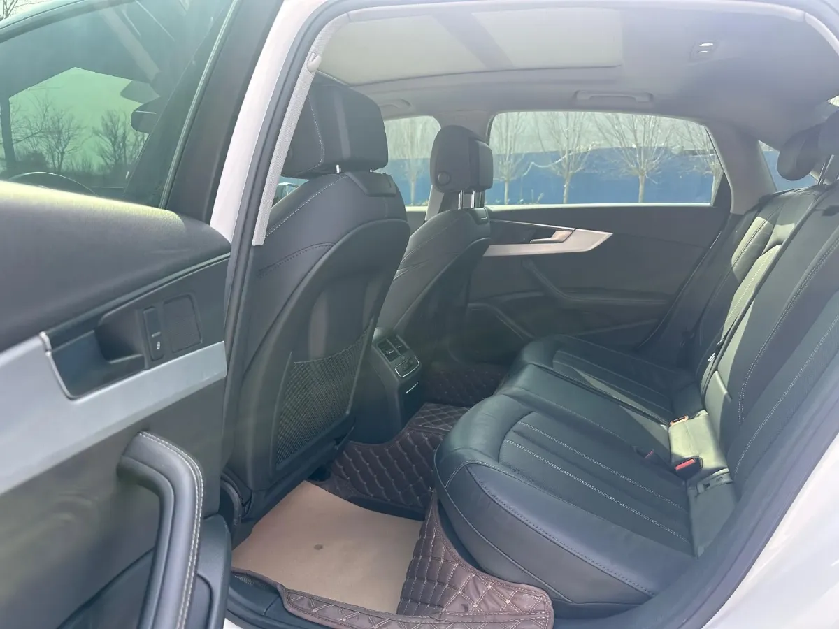 2022 Audi A4L 2.0T 190HP L4 7DCT,autocango,china used car exporter,china ev exporter,chinese used car exporter,chinese used ev exporter