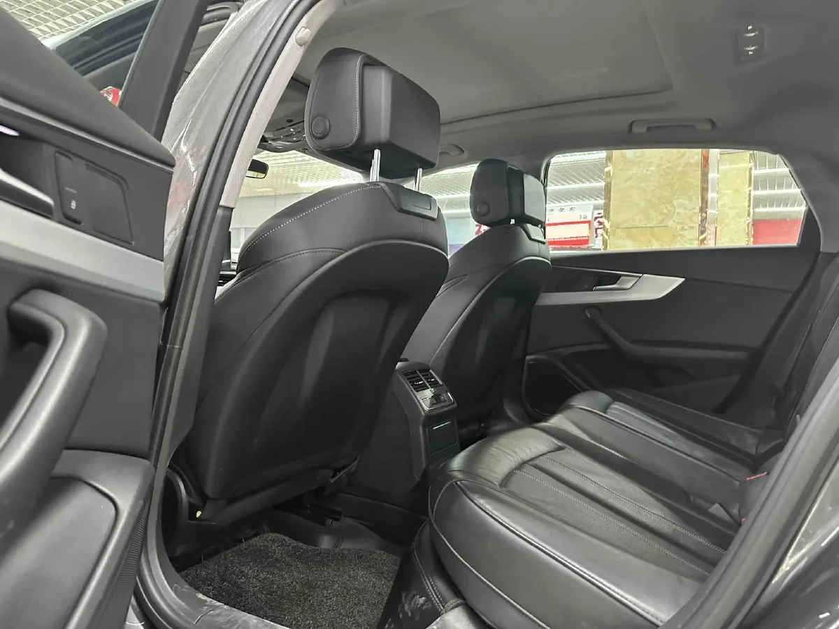 2022 Audi A4L 2.0T 190HP L4 7DCT,autocango,china used car exporter,china ev exporter,chinese used car exporter,chinese used ev exporter