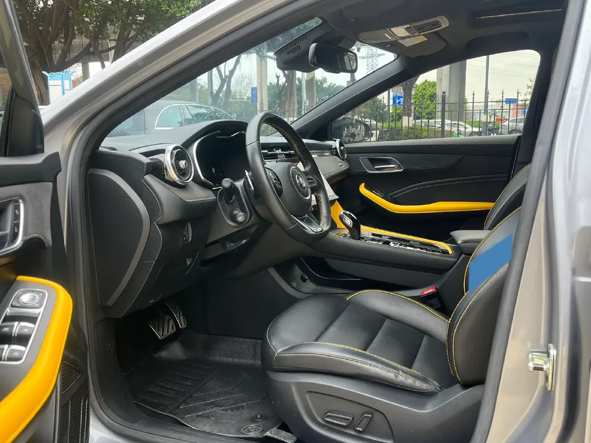 2020 HongQi H5 1.8T 197HP L4 6AT,autocango,china used car exporter,china ev exporter,chinese used car exporter,chinese used ev exporter