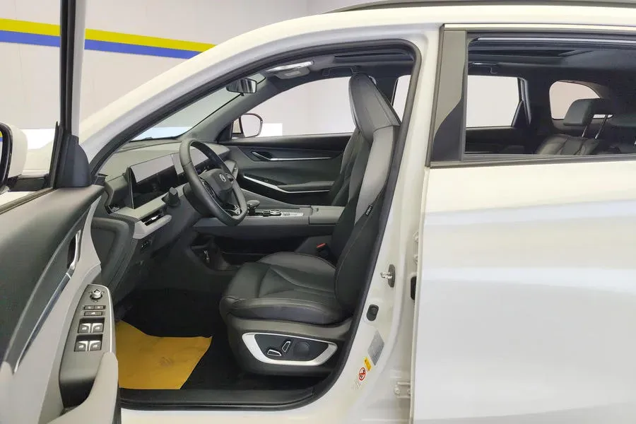 2022 ChangAn CS75 Plus 2.0T 233HP L4 8AT,autocango,china used car exporter,china ev exporter,chinese used car exporter,chinese used ev exporter