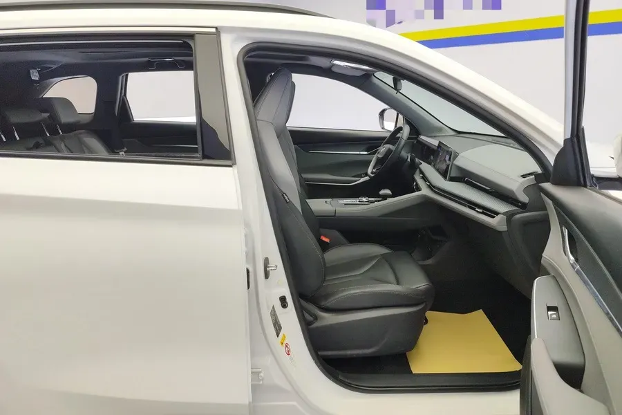 2022 ChangAn CS75 Plus 2.0T 233HP L4 8AT,autocango,china used car exporter,china ev exporter,chinese used car exporter,chinese used ev exporter