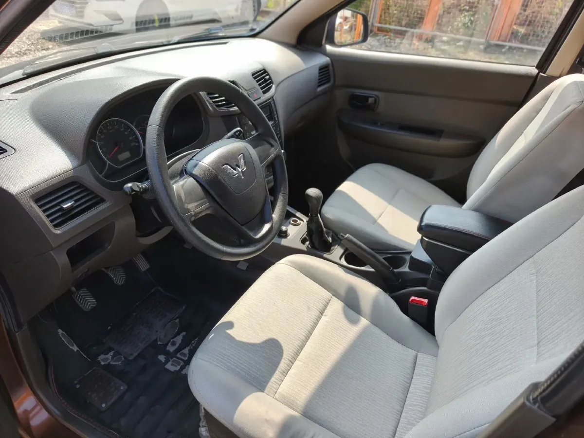 2016 WuLing HongGuang 1.5L 112HP L4 5MT,autocango,china used car exporter,china ev exporter,chinese used car exporter,chinese used ev exporter