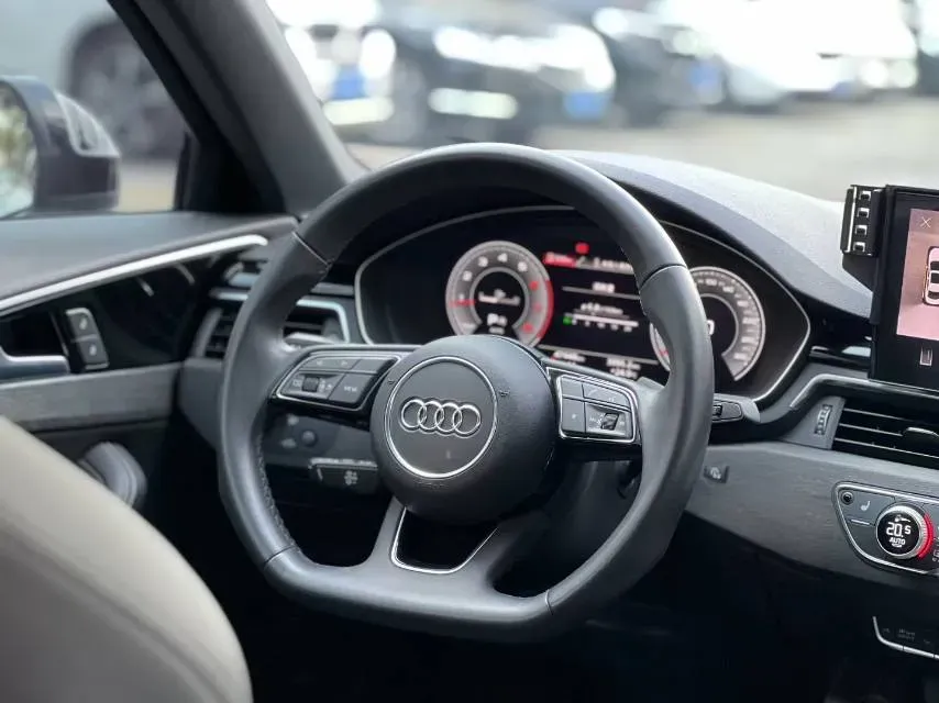 2023 Audi A4L 2.0T 190HP L4 7DCT,autocango,china used car exporter,china ev exporter,chinese used car exporter,chinese used ev exporter