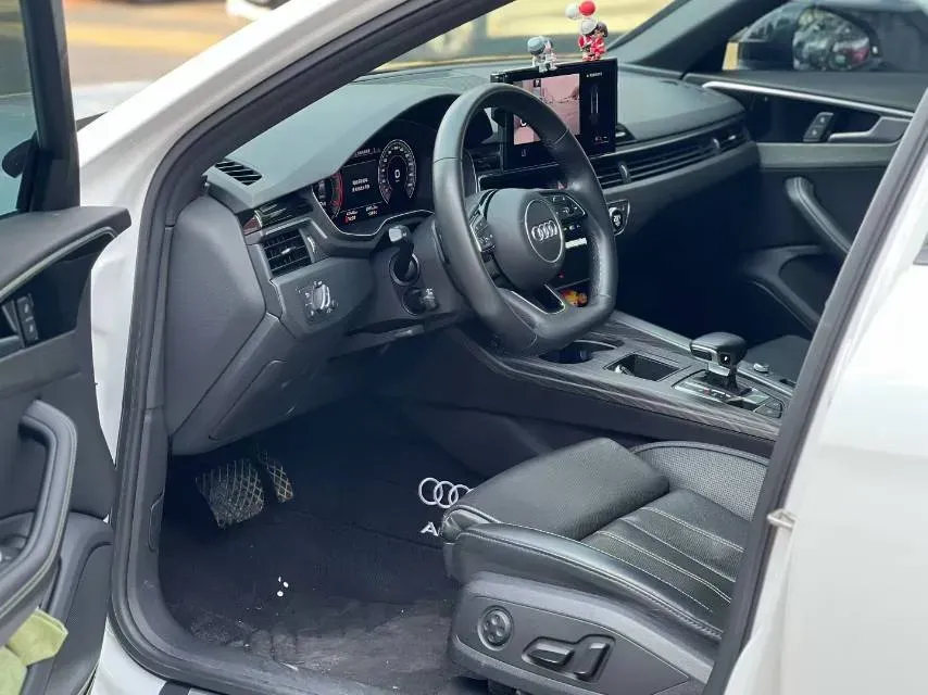 2023 Audi A4L 2.0T 190HP L4 7DCT,autocango,china used car exporter,china ev exporter,chinese used car exporter,chinese used ev exporter