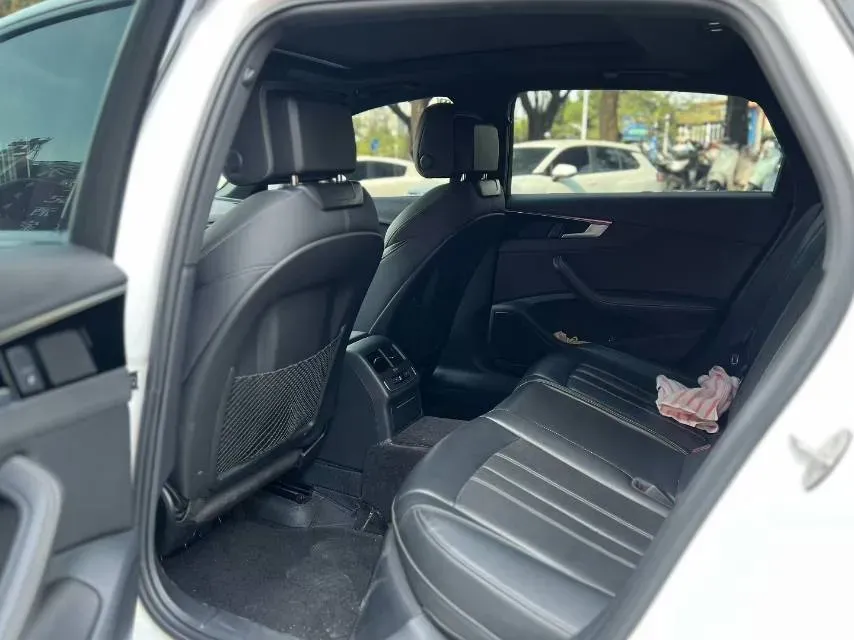 2023 Audi A4L 2.0T 190HP L4 7DCT,autocango,china used car exporter,china ev exporter,chinese used car exporter,chinese used ev exporter