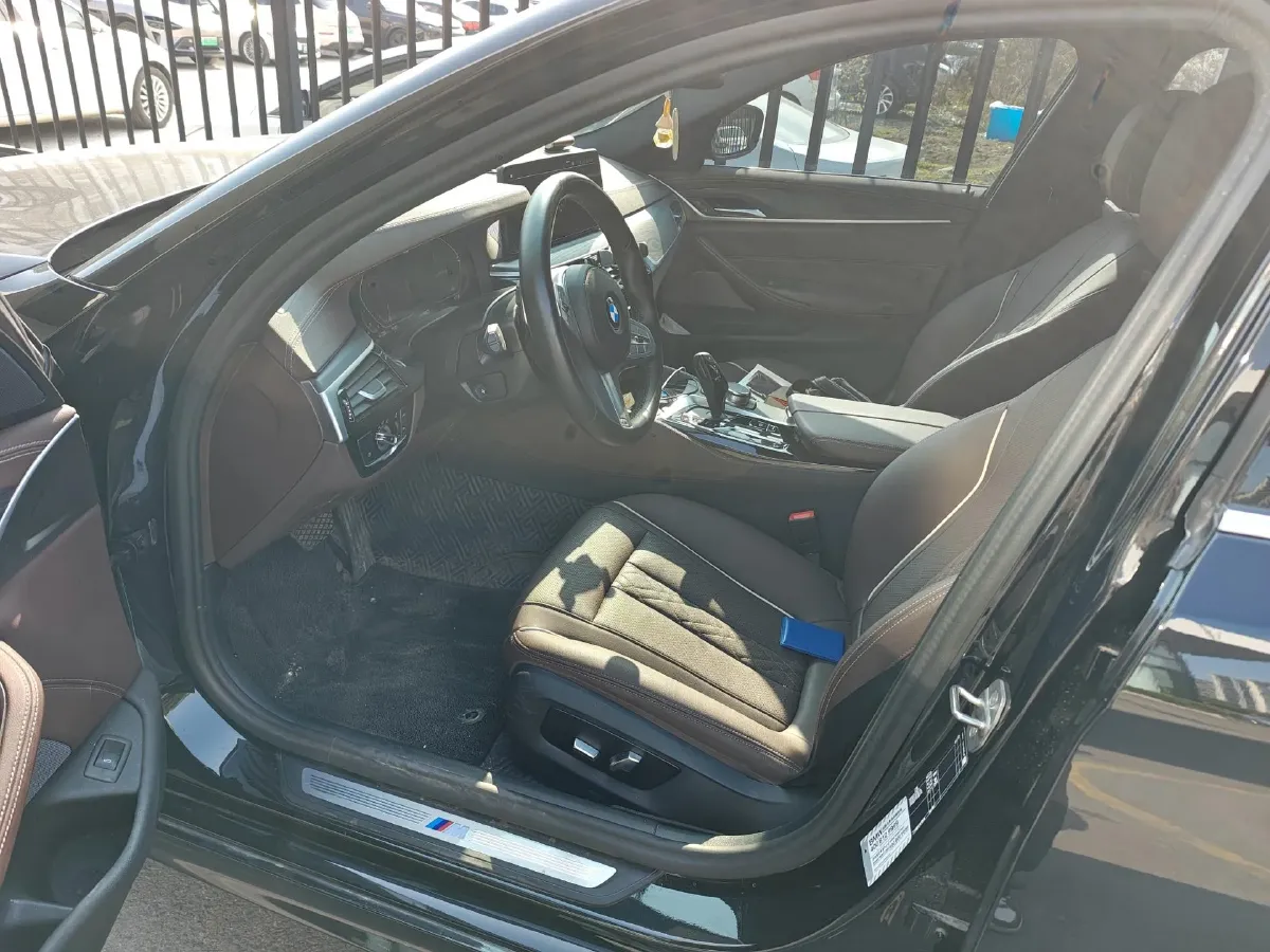 2023 BMW 5 Series 2.0T 245HP L4 8AT,autocango,china used car exporter,china ev exporter,chinese used car exporter,chinese used ev exporter