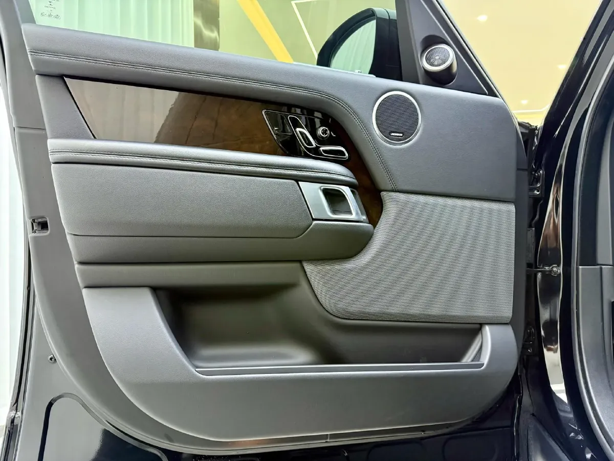 2021 Land Rover Range Rover 3.0T 360HP L6 8AT,autocango,china used car exporter,china ev exporter,chinese used car exporter,chinese used ev exporter