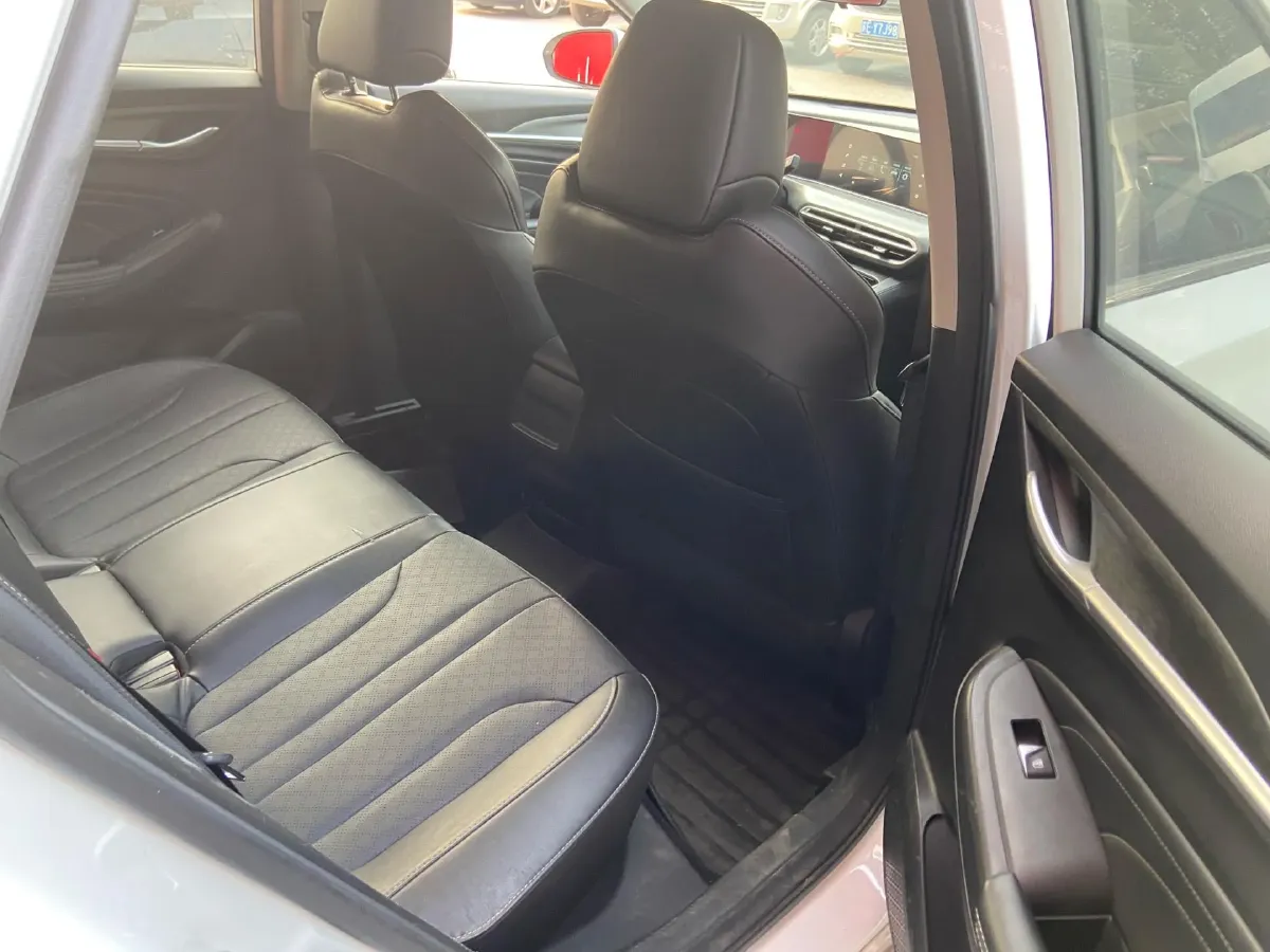 2022 ChangAn Eado 1.6L 128HP L4 5MT,autocango,china used car exporter,china ev exporter,chinese used car exporter,chinese used ev exporter