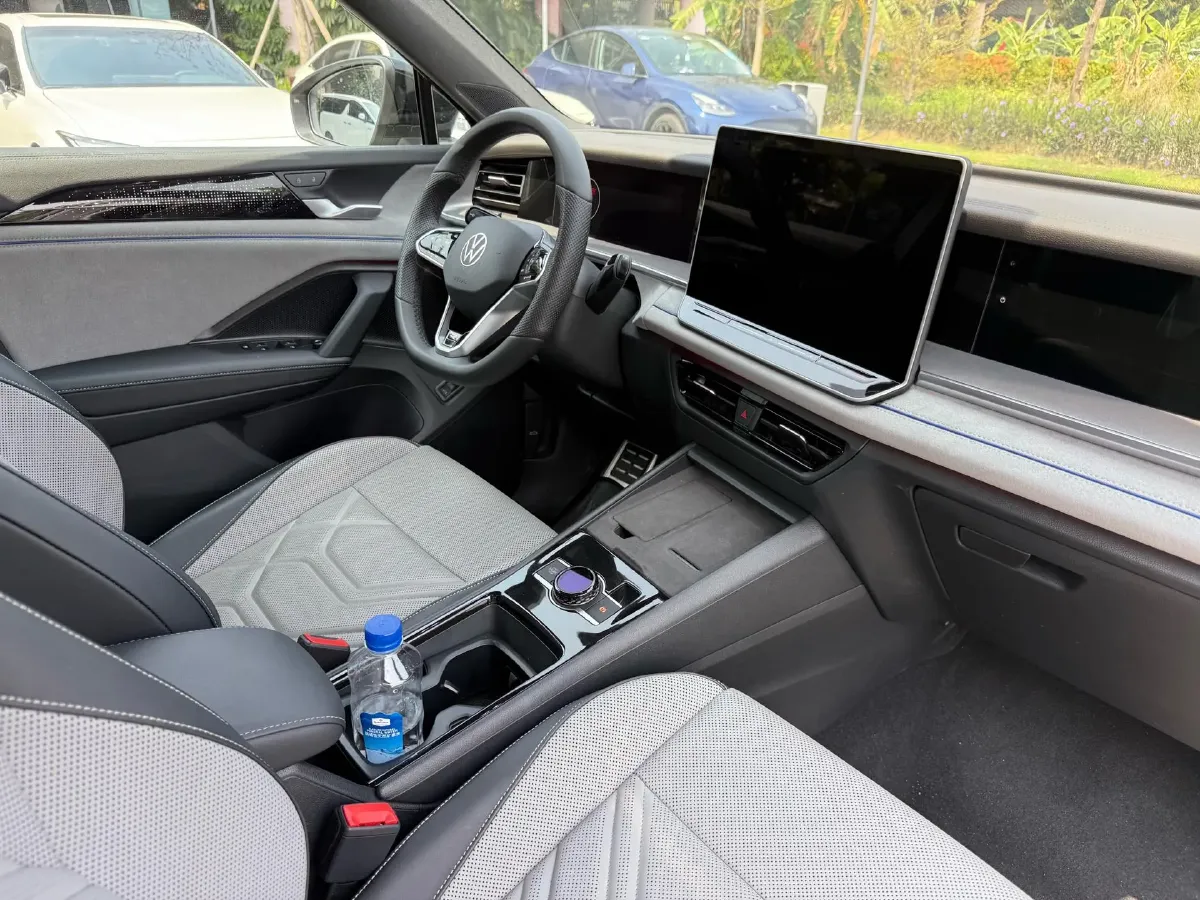 2025 Volkswagen Tayron 2.0T 220HP L4 7DCT,autocango,china used car exporter,china ev exporter,chinese used car exporter,chinese used ev exporter