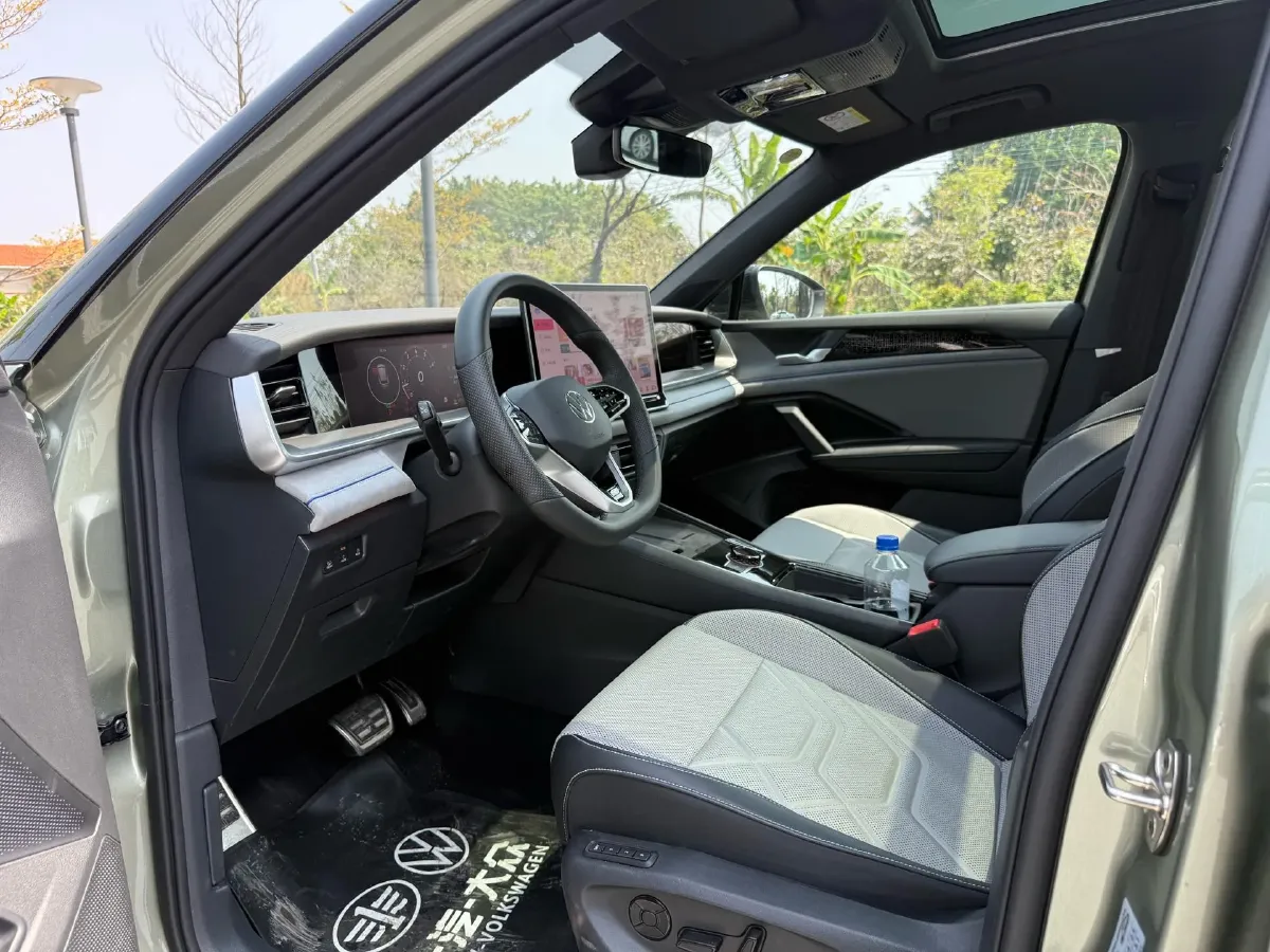 2025 Volkswagen Tayron 2.0T 220HP L4 7DCT,autocango,china used car exporter,china ev exporter,chinese used car exporter,chinese used ev exporter