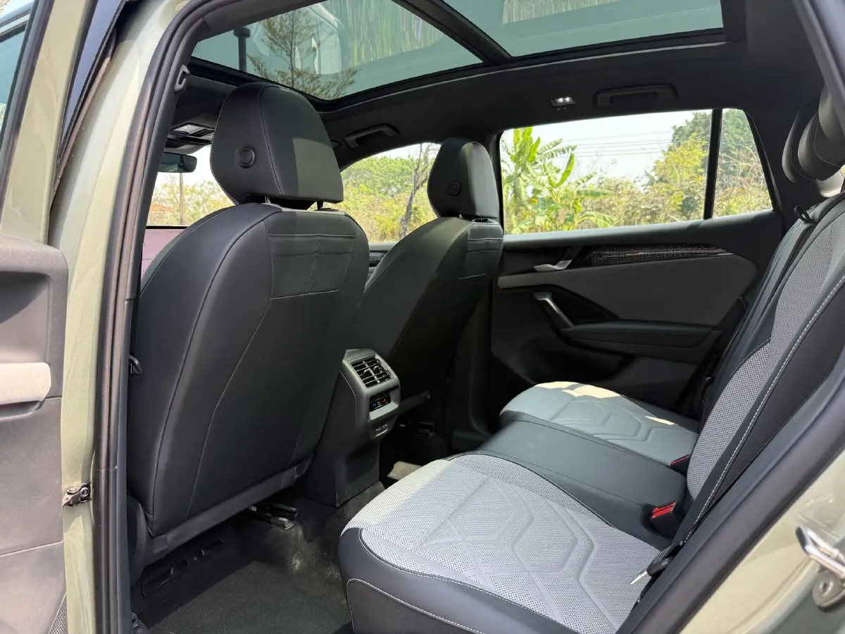 2025 Volkswagen Tayron 2.0T 220HP L4 7DCT,autocango,china used car exporter,china ev exporter,chinese used car exporter,chinese used ev exporter