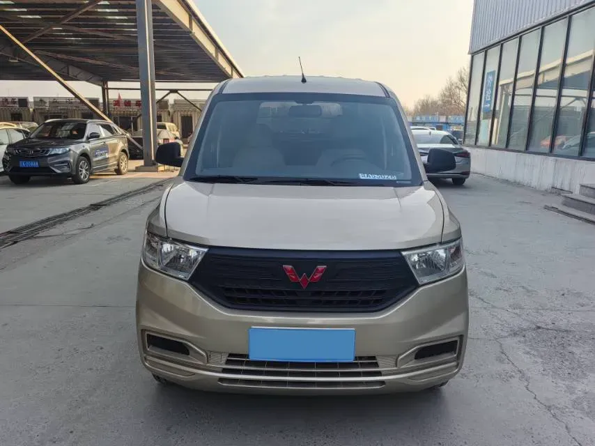 2019 WuLing HongGuang V 1.5L 99HP L4 6MT,autocango,china used car exporter,china ev exporter,chinese used car exporter,chinese used ev exporter
